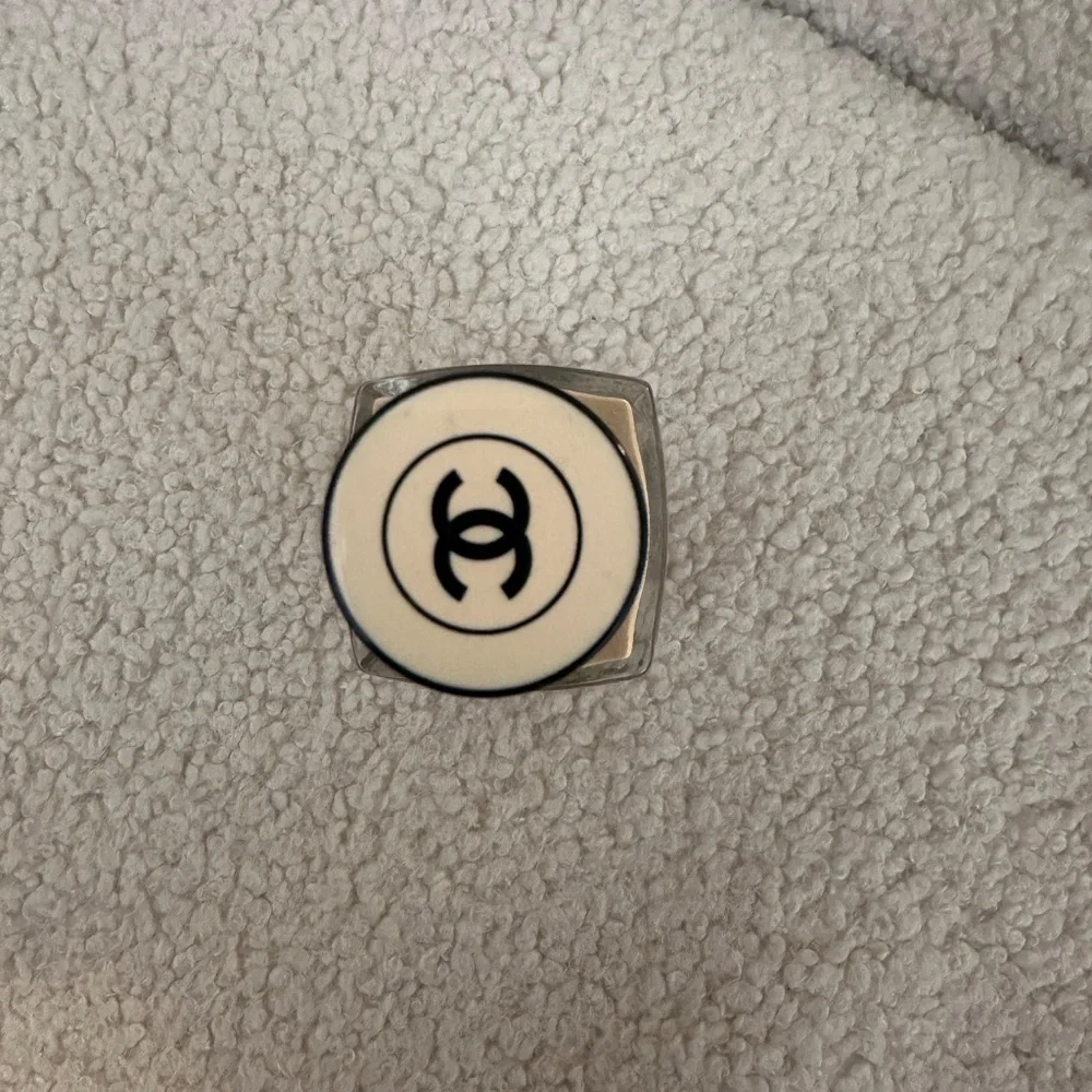 Chanel Foundation B033 - Picture 3 of 5